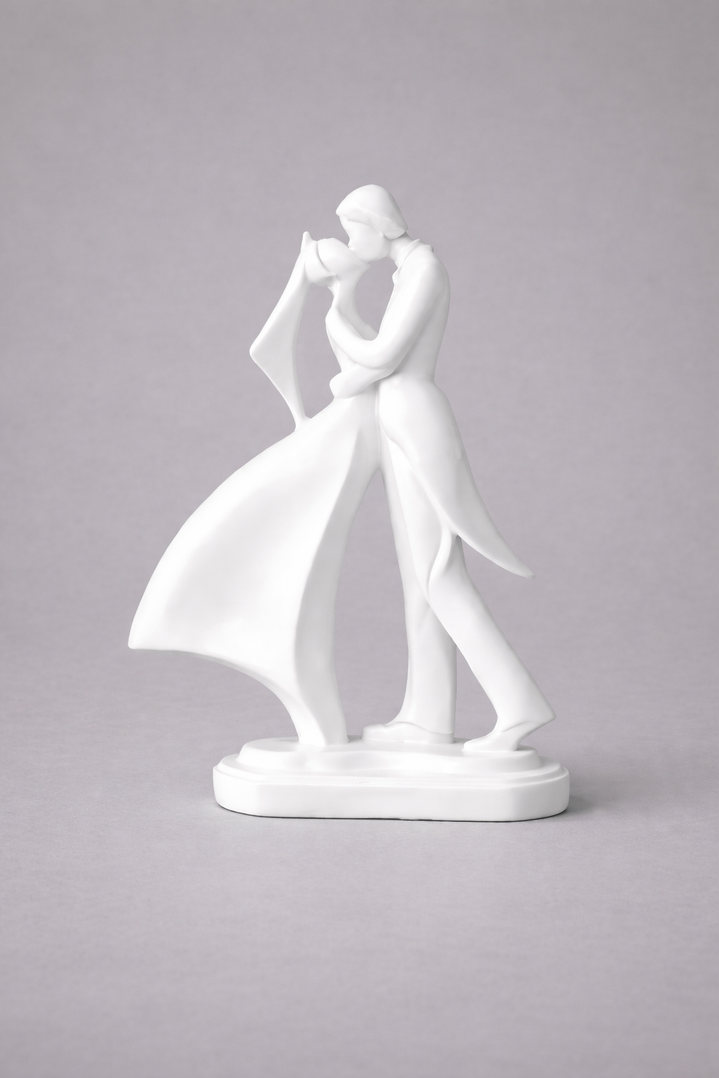 Kissing Couple Statue